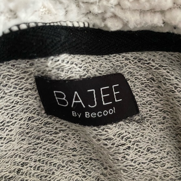 Grey Comfy Hoodie Size Small - Picture 8 of 8